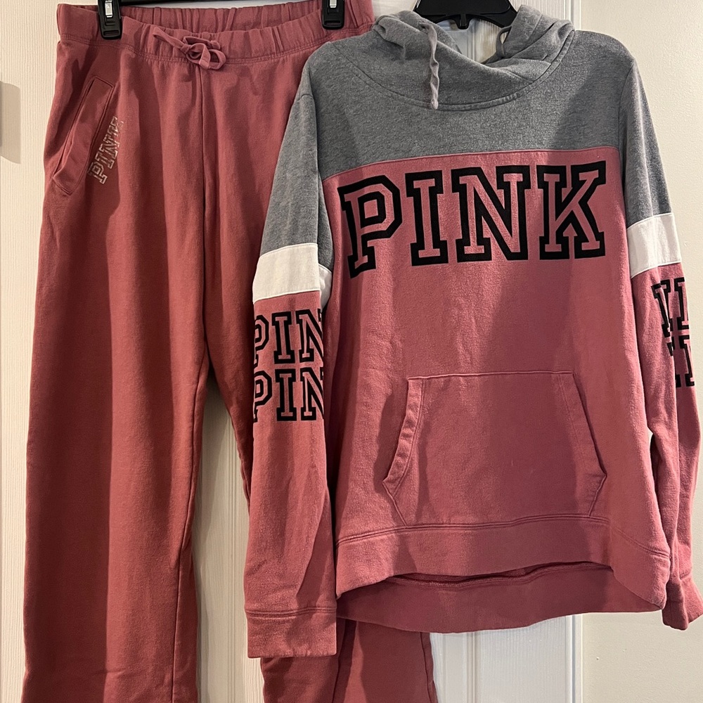 VS Pink sweatsuit